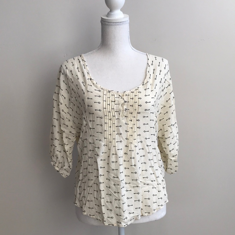 Cream key patterned 3/4 sleeve top